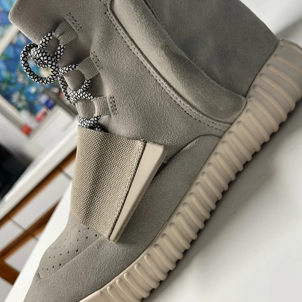 Yeezy 750 Boost - Picture 3 of 8